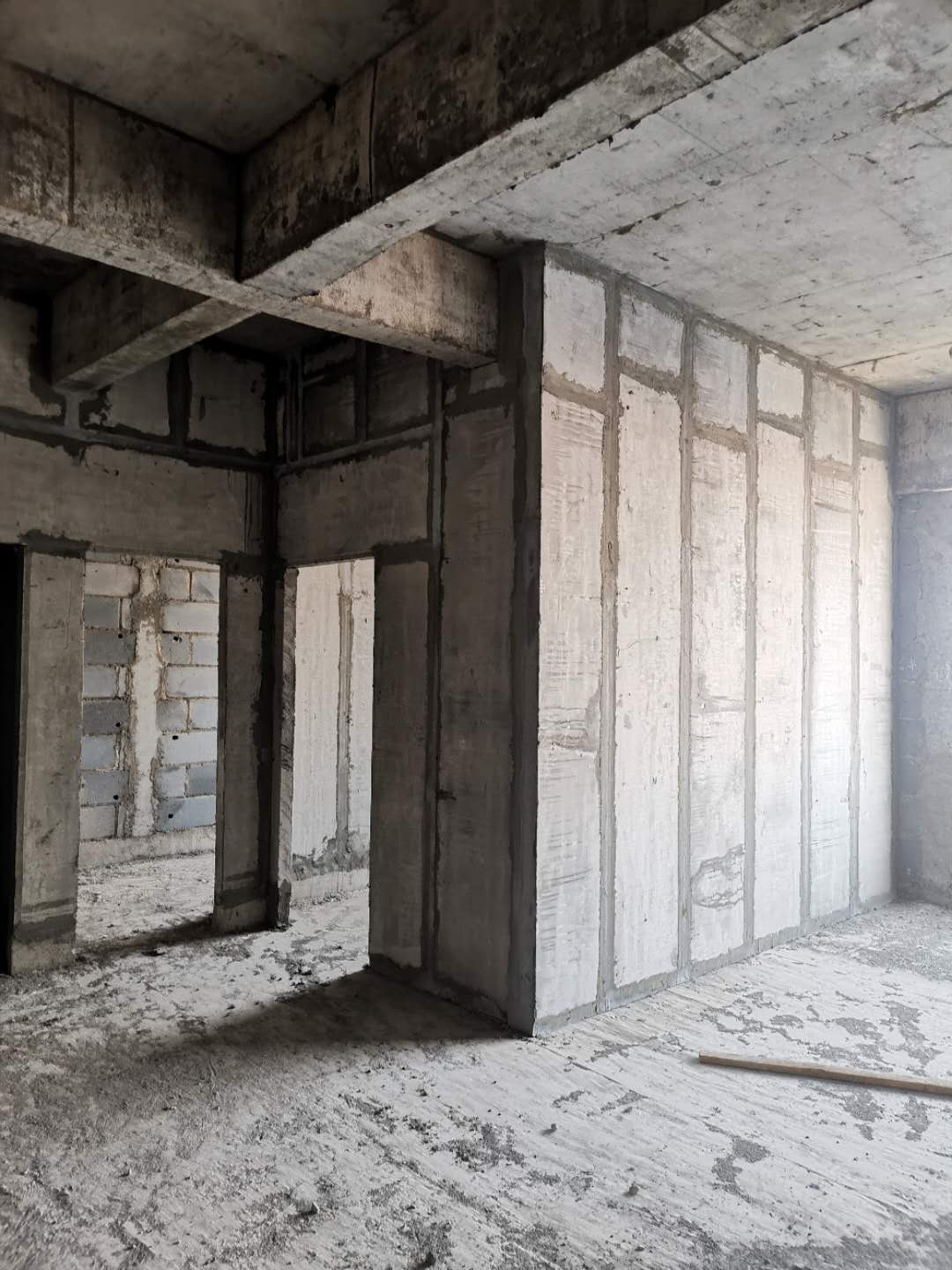 輕質(zhì)隔墻板和樓板一樣嗎？能不能互為代替